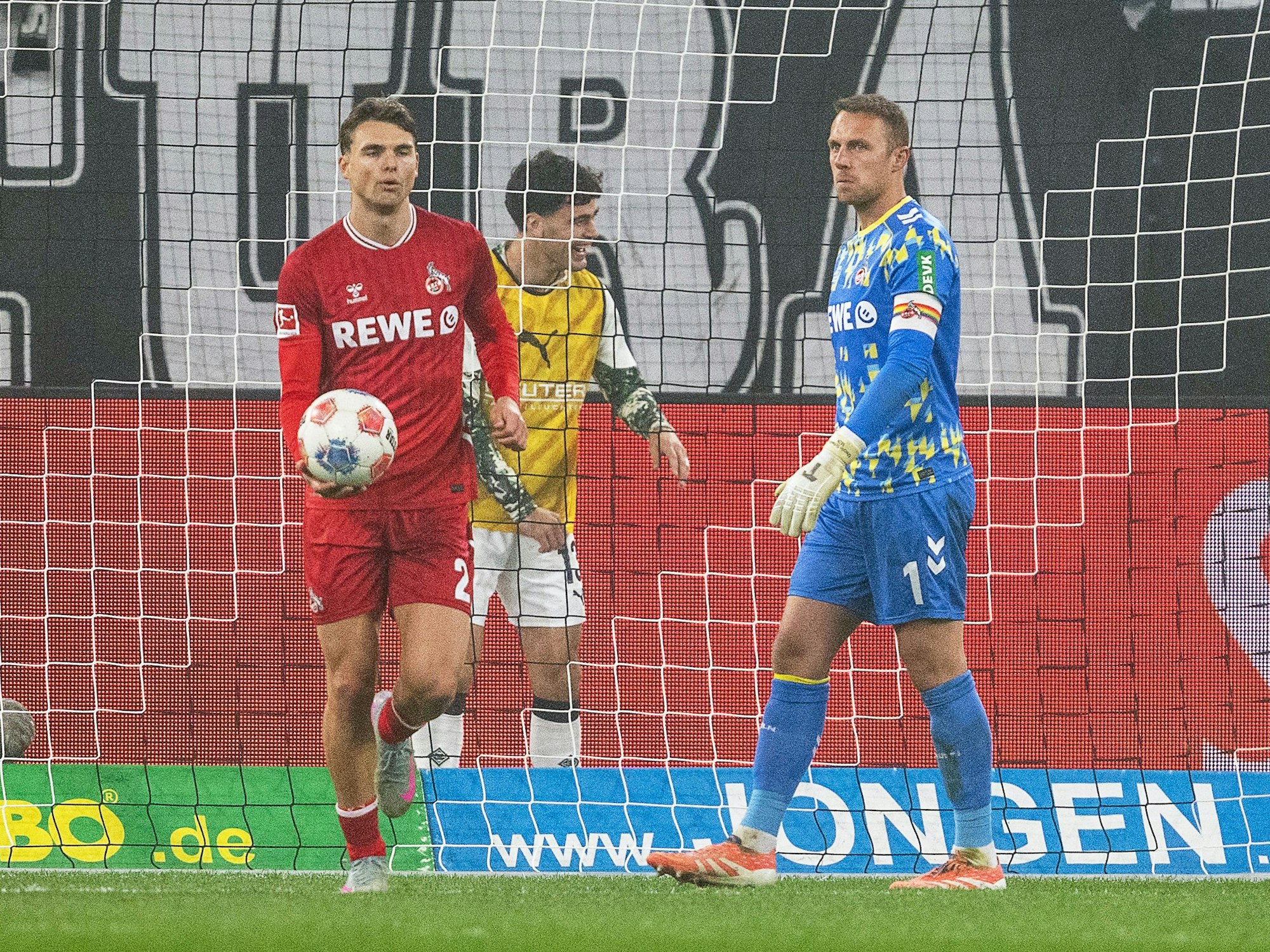 Joel Schmied und Marvin Schwäbe beim Derby.