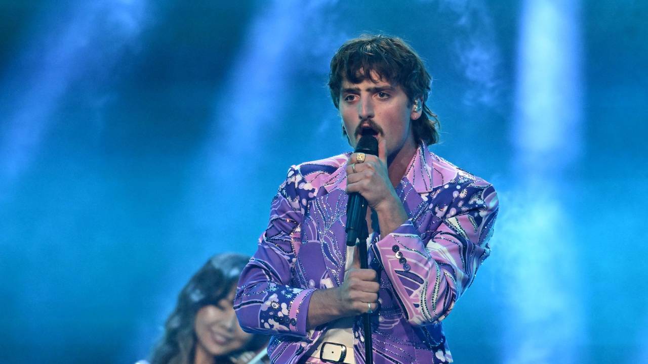 Benson Boone trat in der Lanxess-Arena auf. Das Foto zeigt den US-Sänger bei einem Auftritt in Las Vegas.