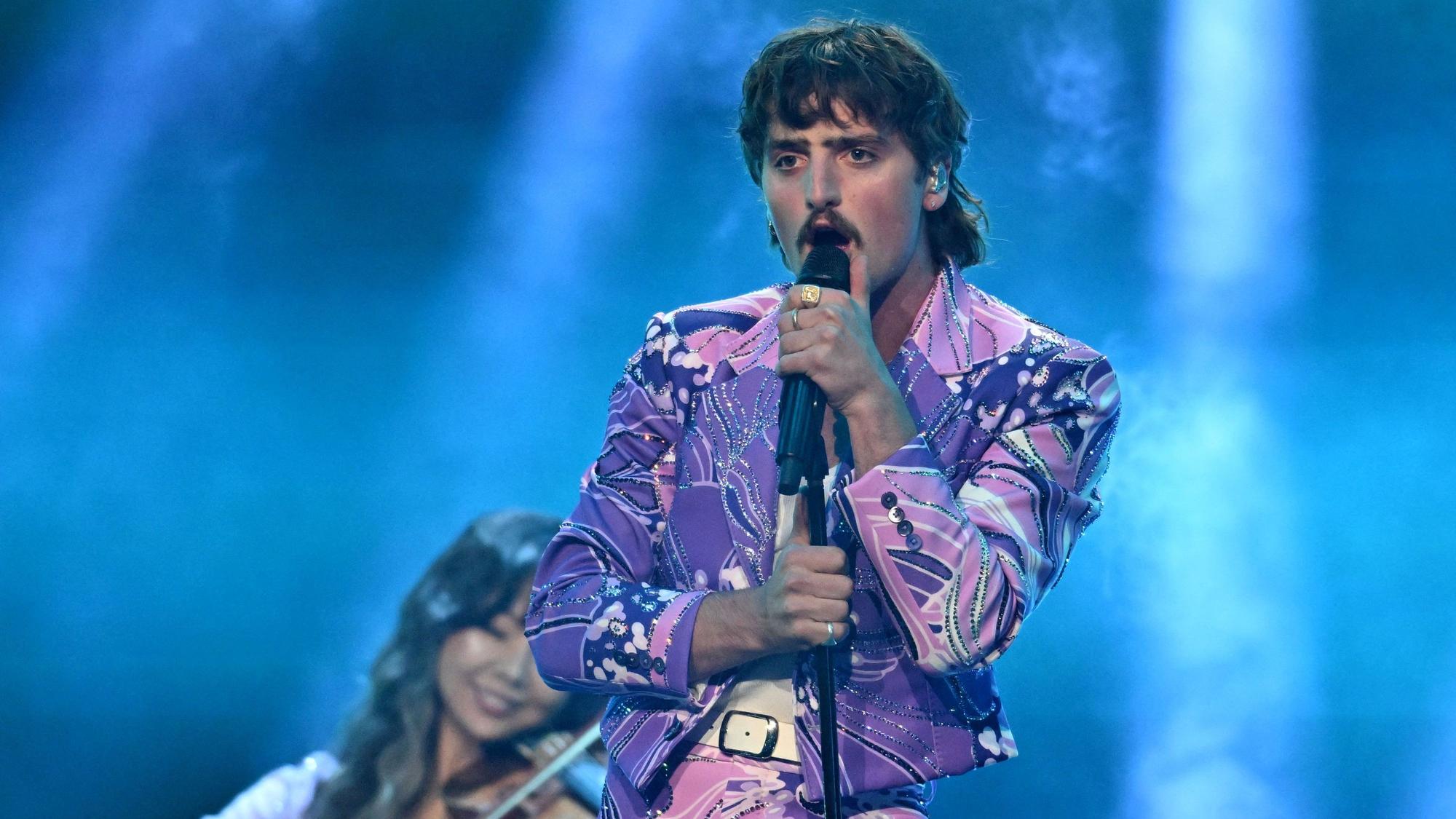 Benson Boone trat in der Lanxess-Arena auf. Das Foto zeigt den US-Sänger bei einem Auftritt in Las Vegas.