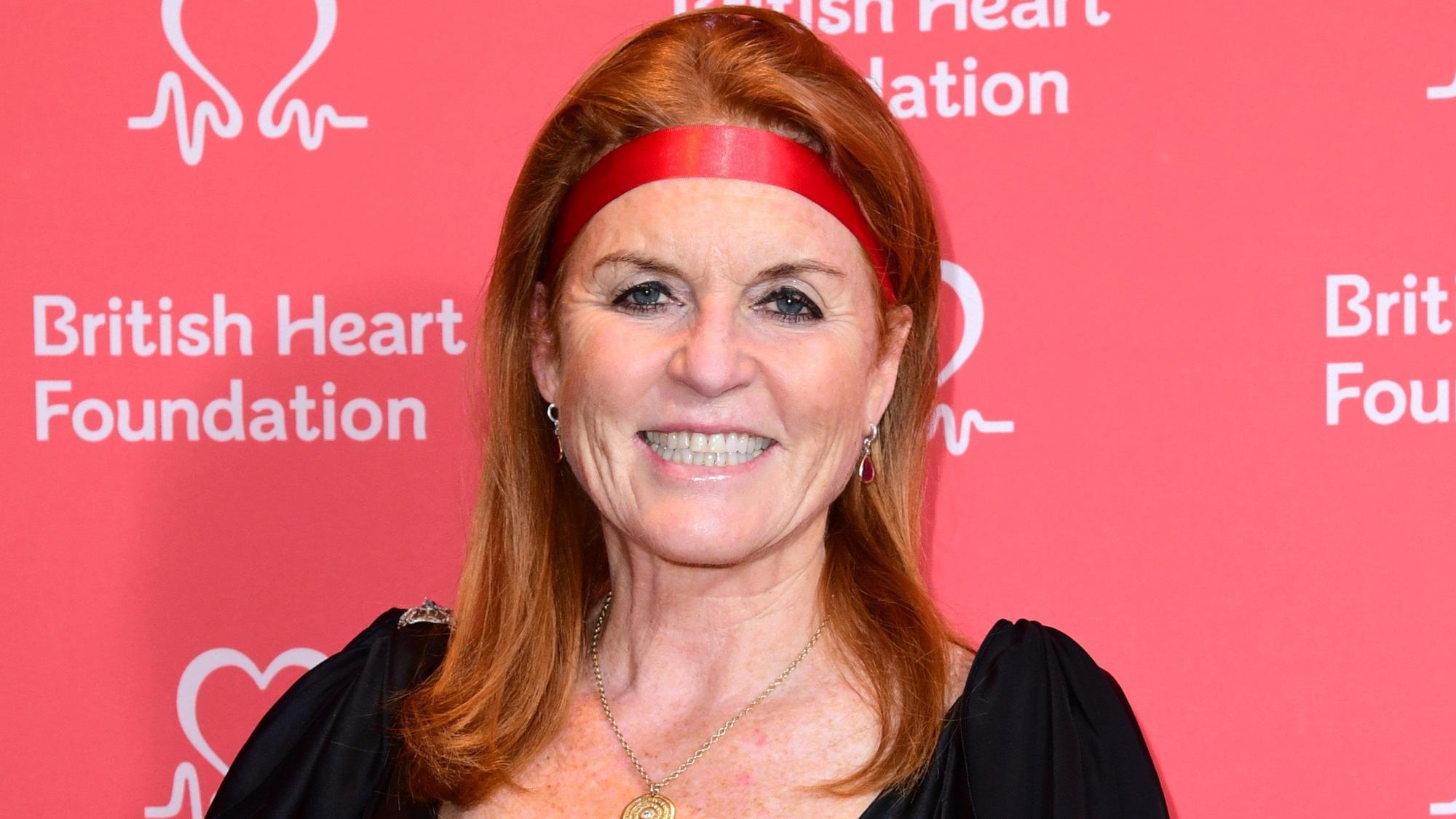 Sarah „Fergie“ Ferguson posiert für Fotografen.