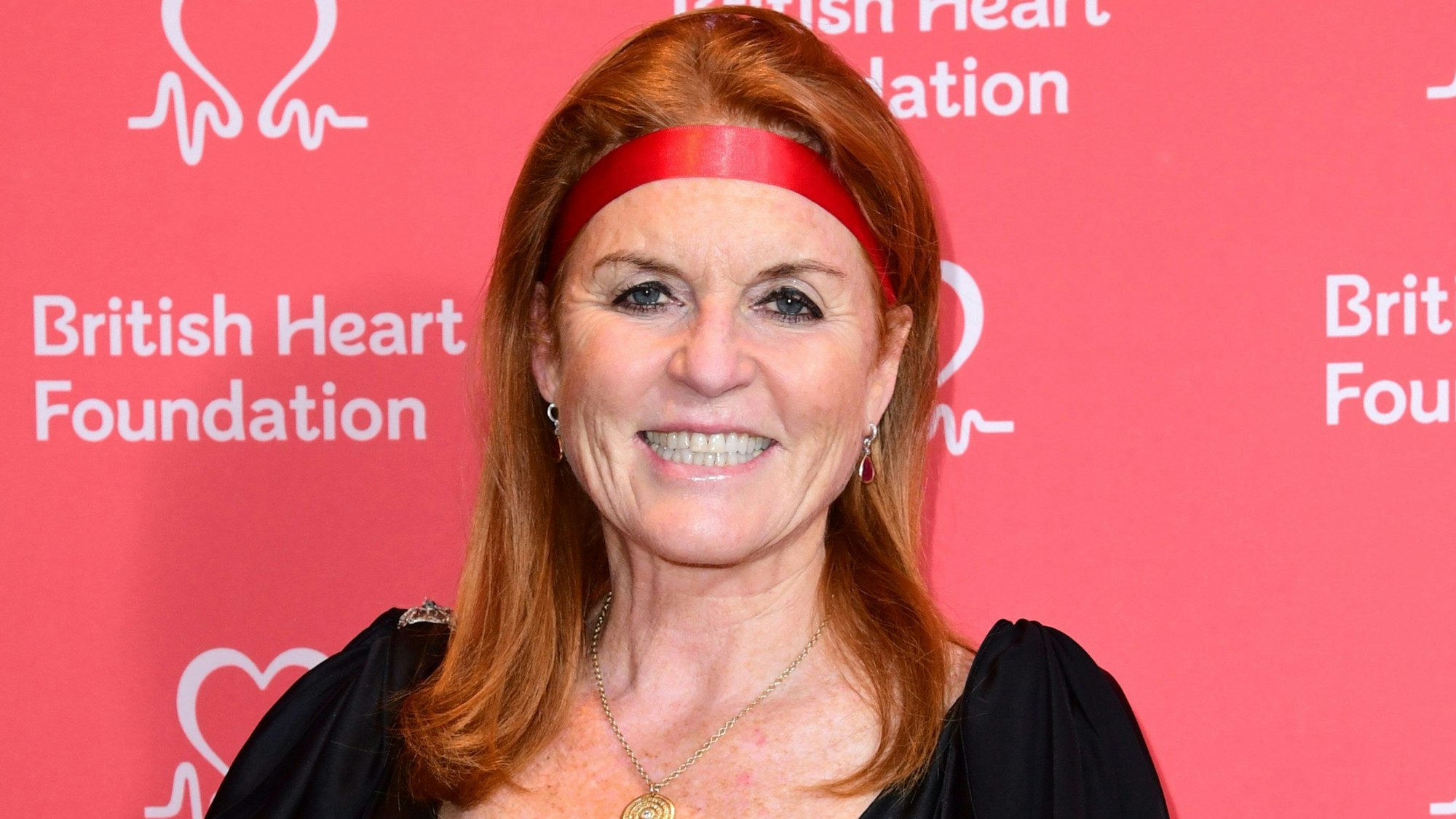 Sarah „Fergie“ Ferguson posiert für Fotografen.