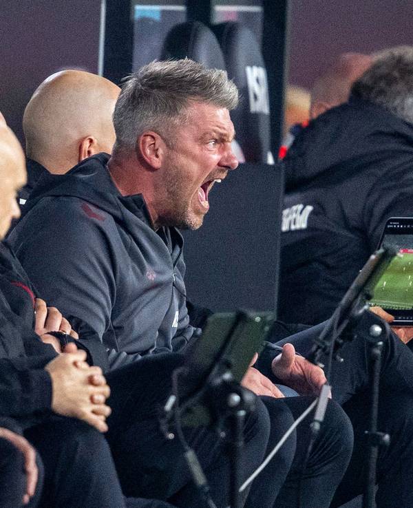 Wütend: Köln-Trainer Lukas Kwasniok am 8. November 2025 beim Derby in Mönchengladbach. Köln verlor 1:3.