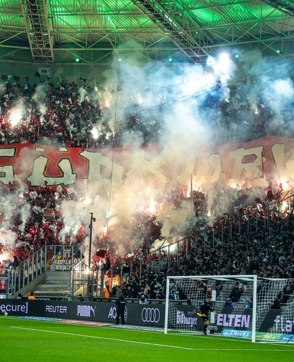 Die FC-Fans zündeln im Borussia-Park.