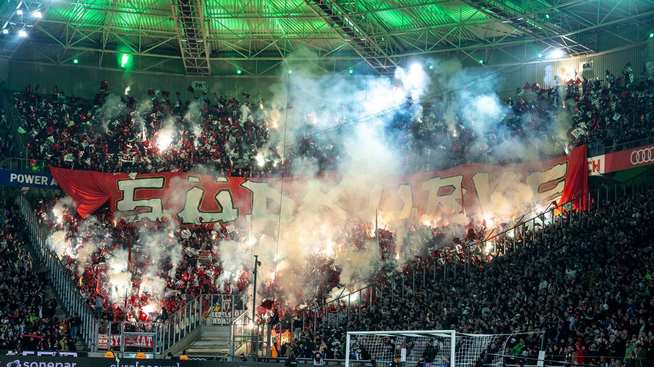Die FC-Fans zündeln im Borussia-Park.