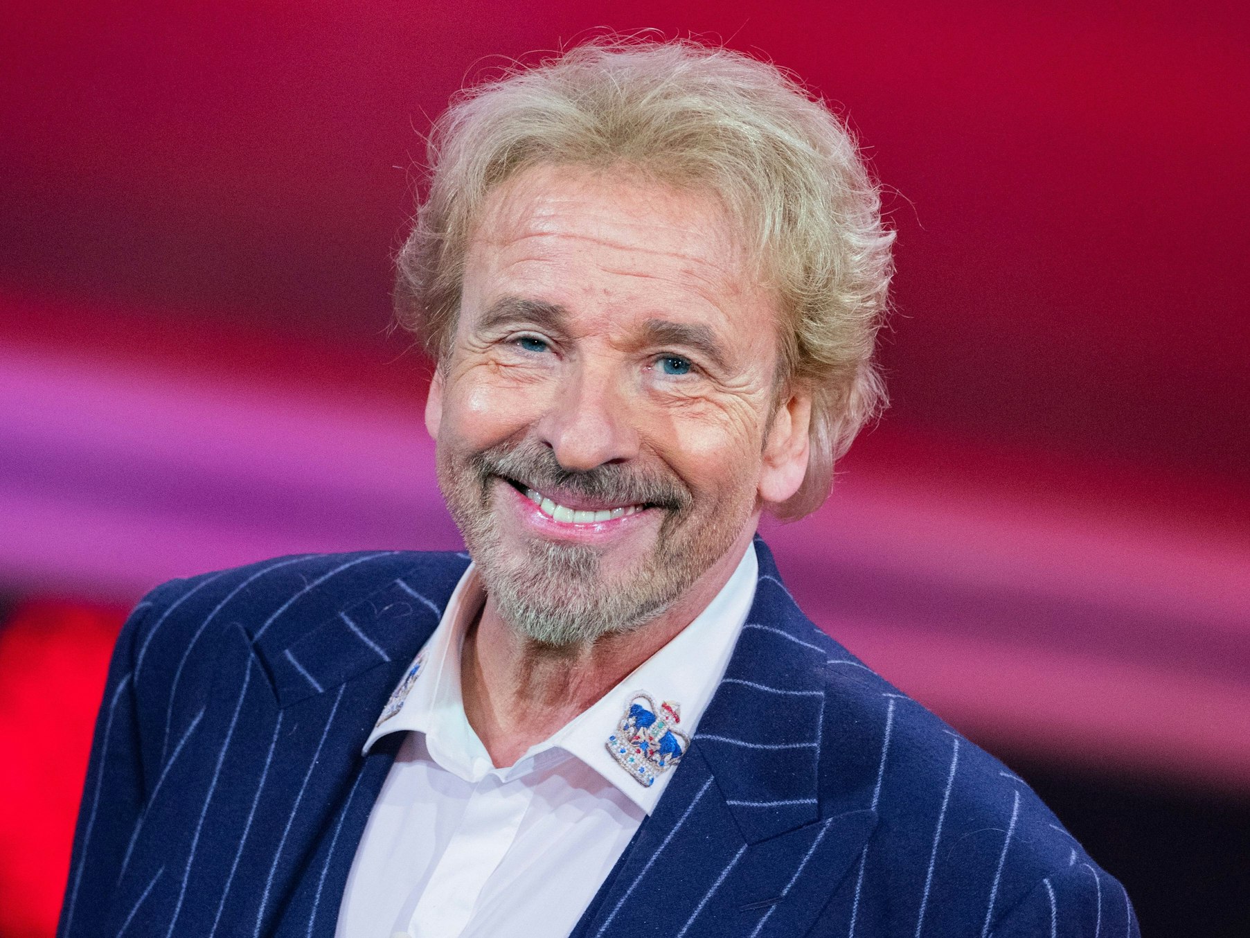 Thomas Gottschalk steht beim RTL-Jahresrückblick "Menschen, Bilder, Emotionen 2022" im Studio.