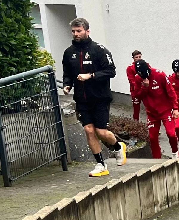 Die FC-Profis am Sonntag (9. November 2025) vor dem Training.