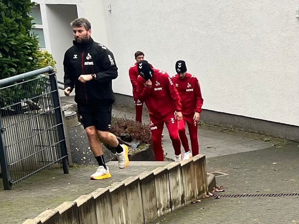 Die FC-Profis am Sonntag (9. November 2025) vor dem Training.