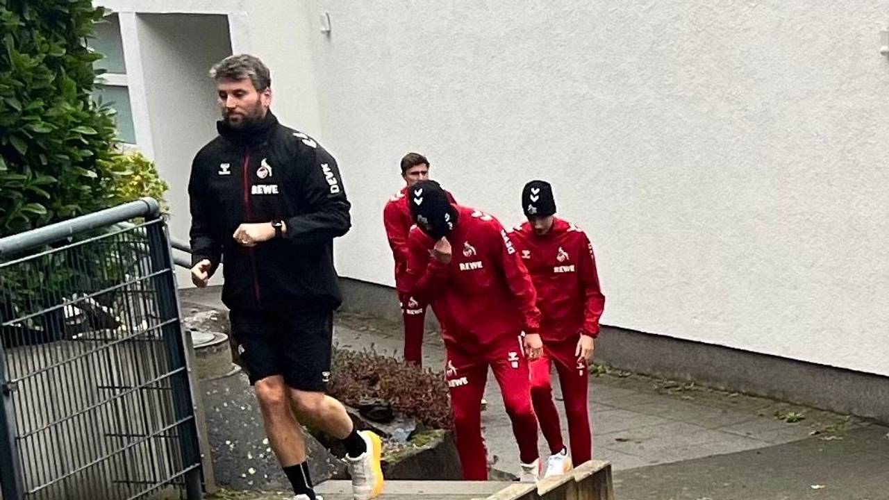 Die FC-Profis am Sonntag (9. November 2025) vor dem Training.