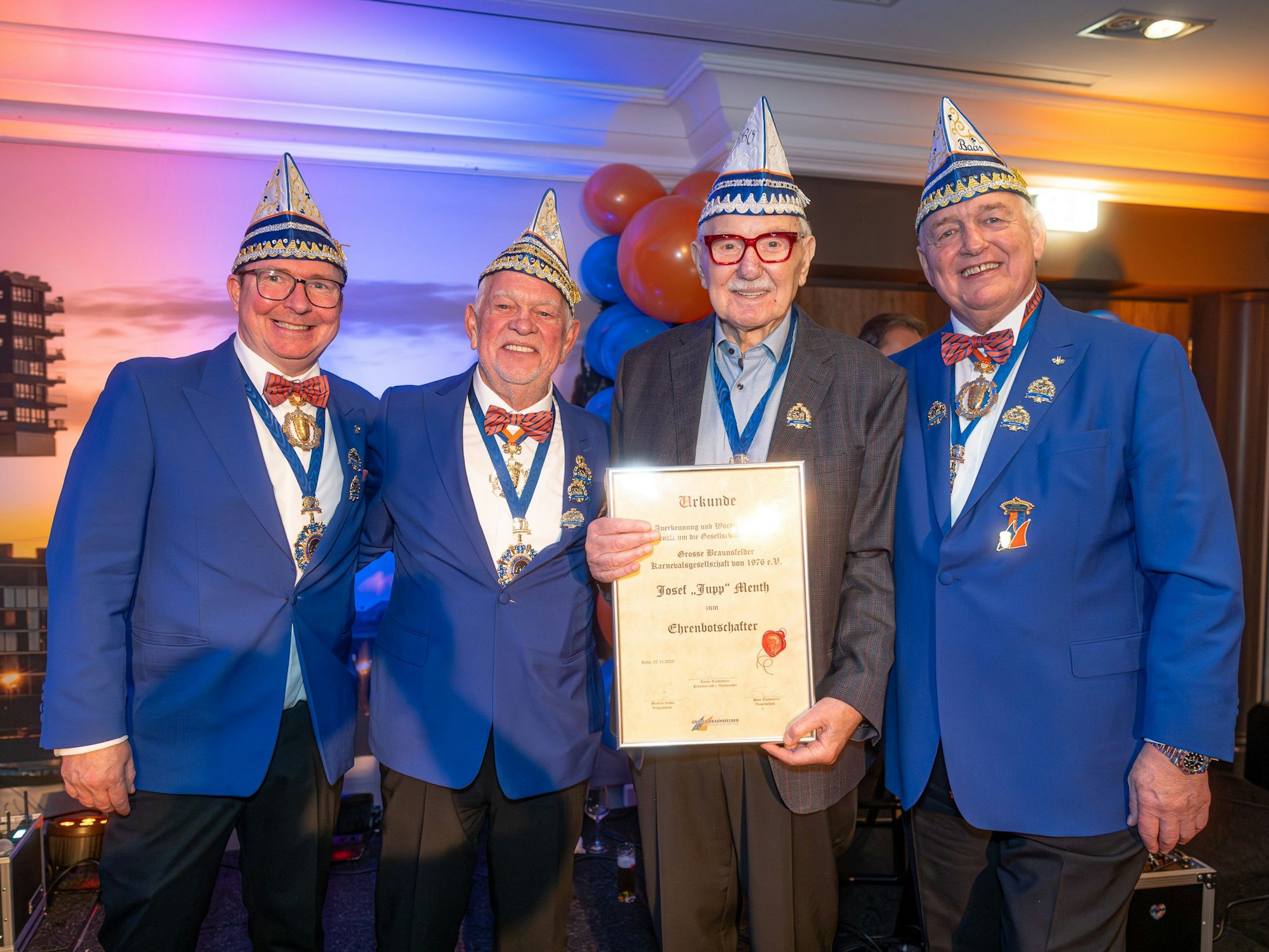 Jupp Menth wurde von der Grosse Braunsfelder Karnevalsgesellschaft geehrt.