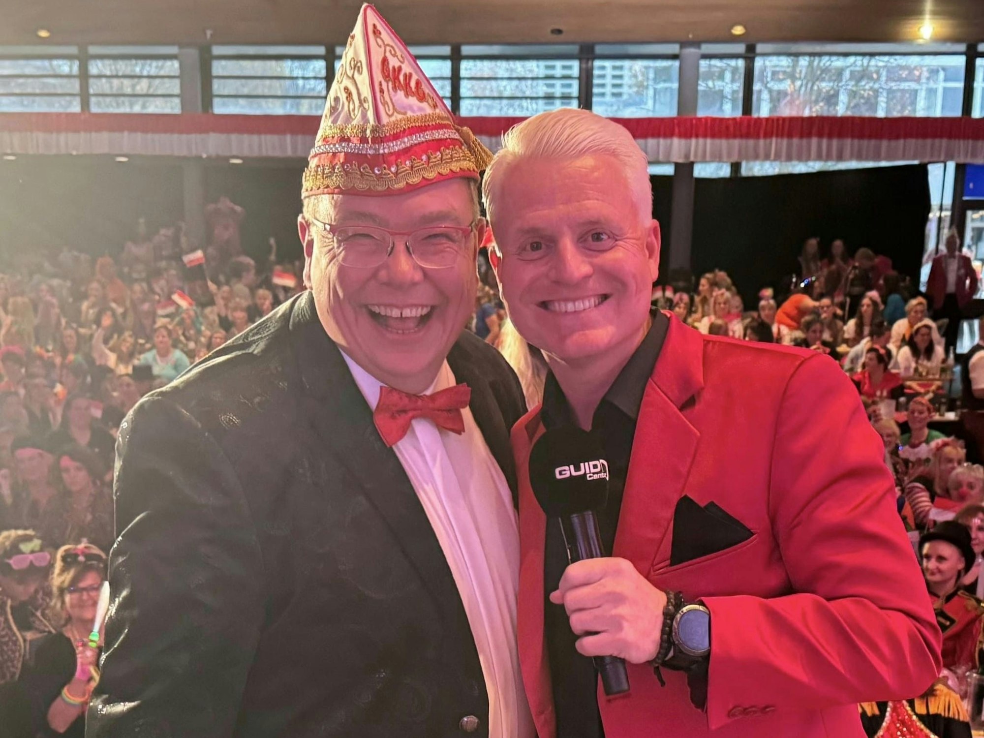 Guido Cantz mit Moderator Guido Hoffmann auf der Bühne.