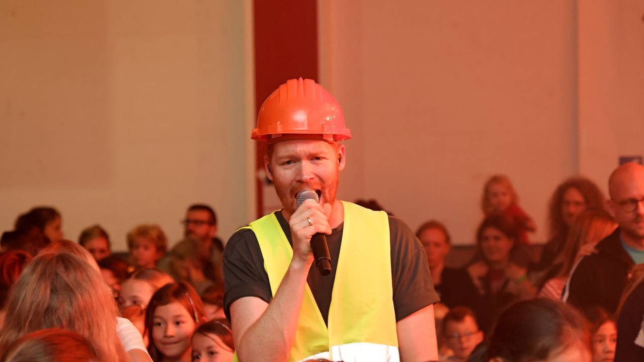 Miljö-Sänger Nils Schreiber im Bauarbeiter-Outfit.