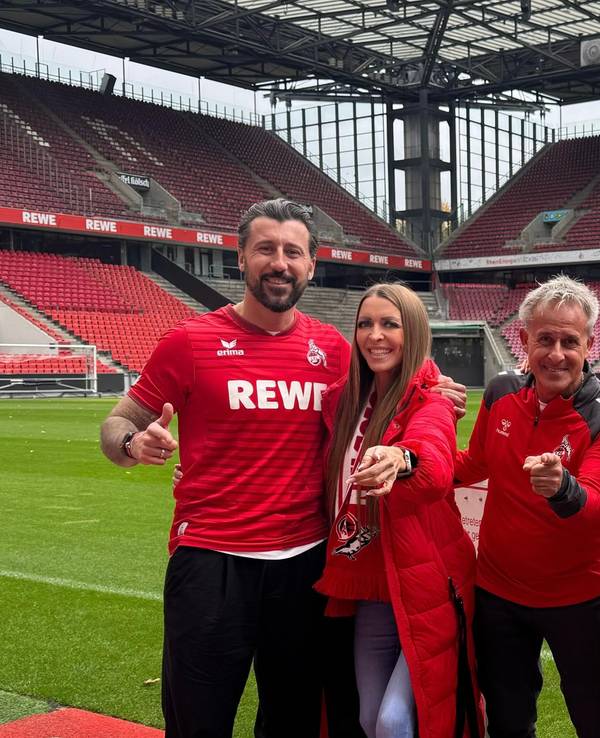 Die Funky Marys mit Dominic Maroh, Pierre Littbarski und Matthias Scherz im Stadion.