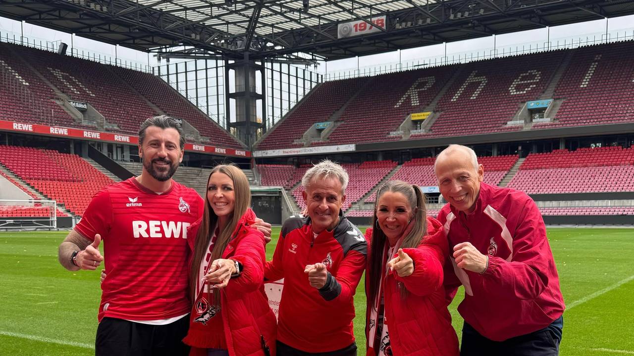 Die Funky Marys mit Dominic Maroh, Pierre Littbarski und Matthias Scherz im Stadion.