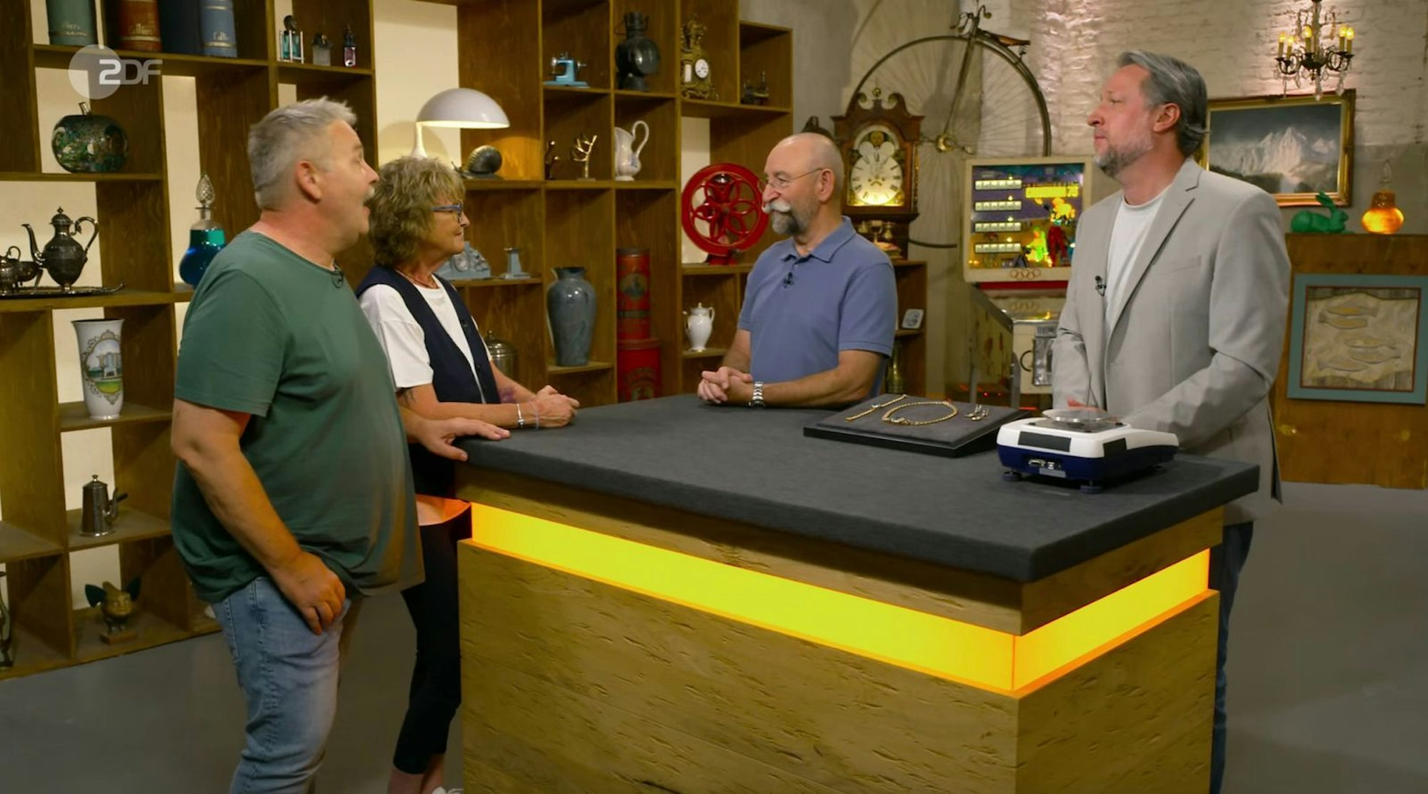 Gemeinsam mit seiner Ehefrau Iris wollte Peter den Erbschmuck seiner Mutter verkaufen, denn „er hat keinen emotionalen Wert“. Am meisten reizte ihn, das Geld „hemmungslos zu verjubeln“. (Bild: ZDF)