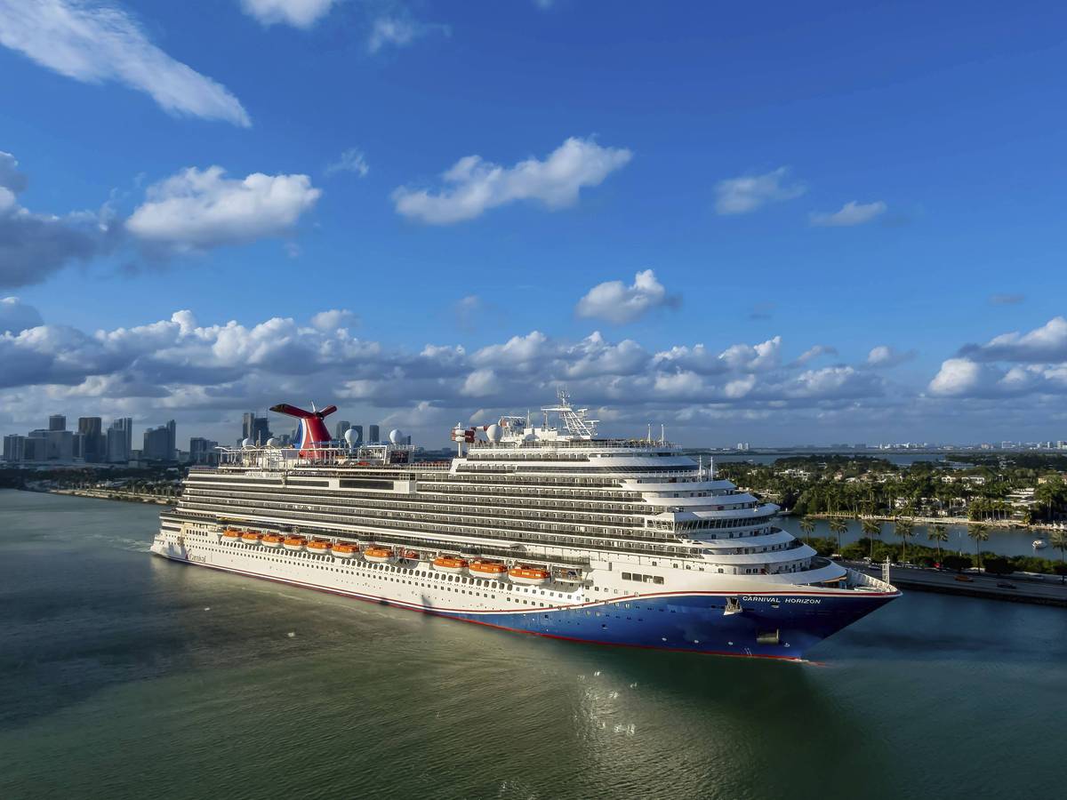 Die Carnival Horizon sticht von Miami aus zu einer einwöchigen Karibik Kreuzfahrt in See.
