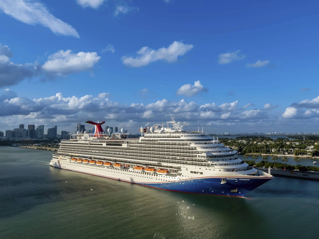 Die Carnival Horizon sticht von Miami aus zu einer einwöchigen Karibik Kreuzfahrt in See.