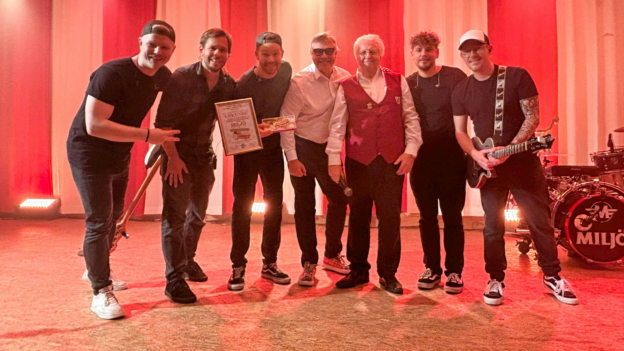 Miljö erhält das „Fidele Steckepääd“ der Großen Dünnwalder KG Fidele Jonge.