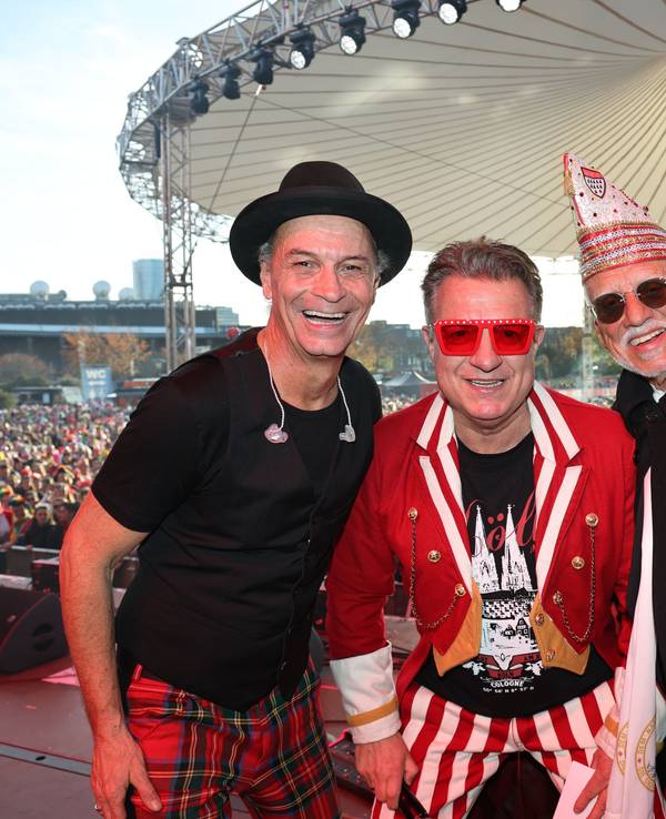 Peter Brings mit Linus und Joachim Zöller im Tanzbrunnen.