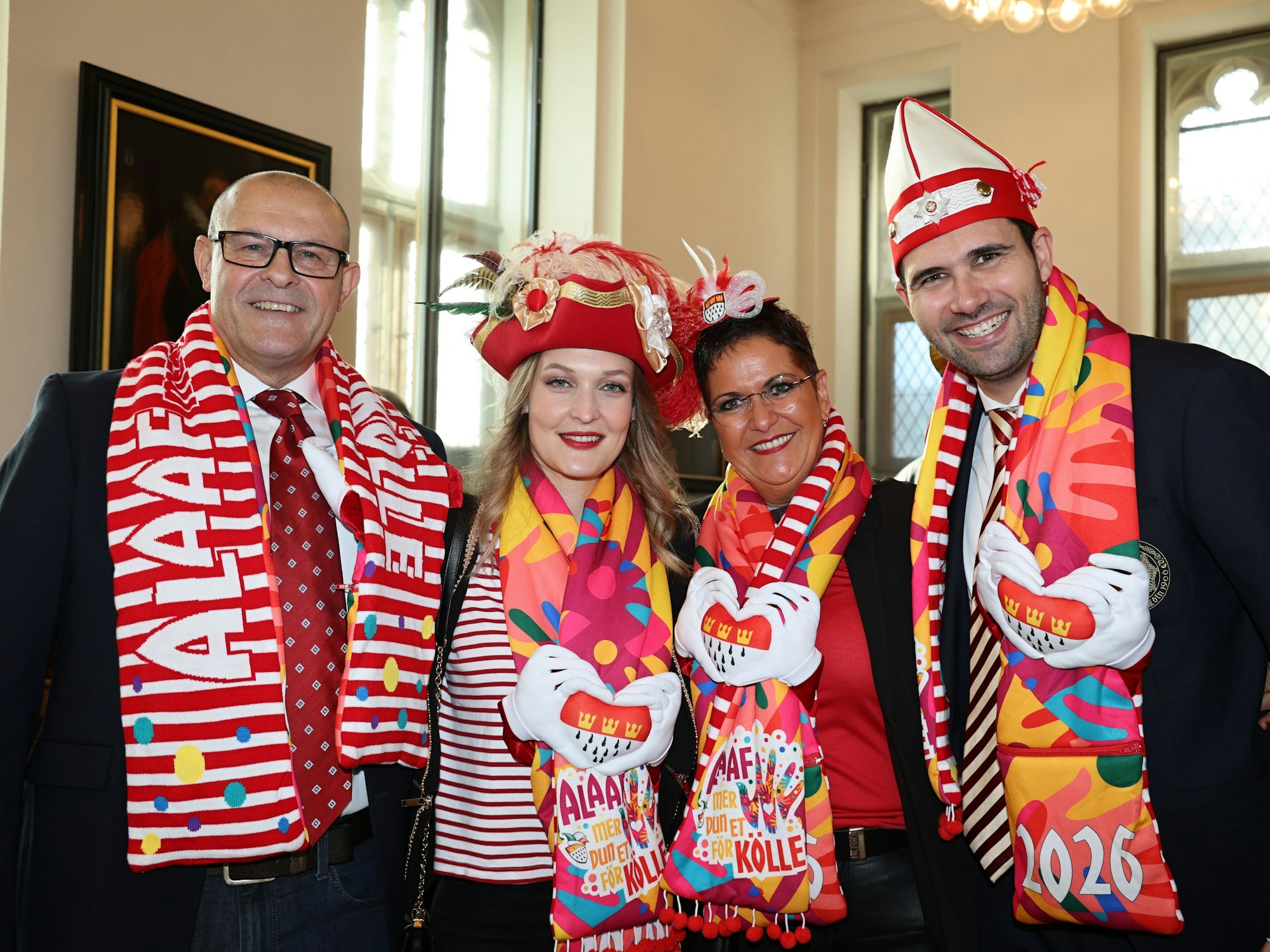 Prinz Niklas I. mit Eltern und Freundin im Rathaus.