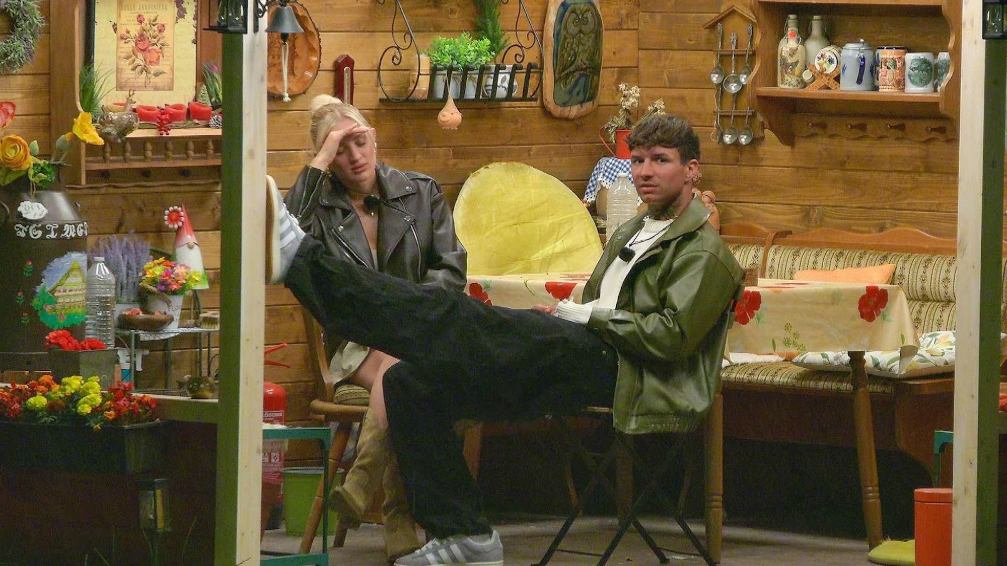 Edda (links) ist mit den Nerven am Ende. (Bild: RTL)