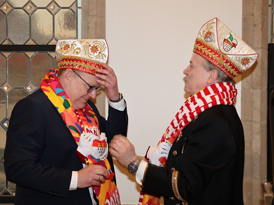 Das designierte Kölner Dreigestirn auf dem Heumarkt.