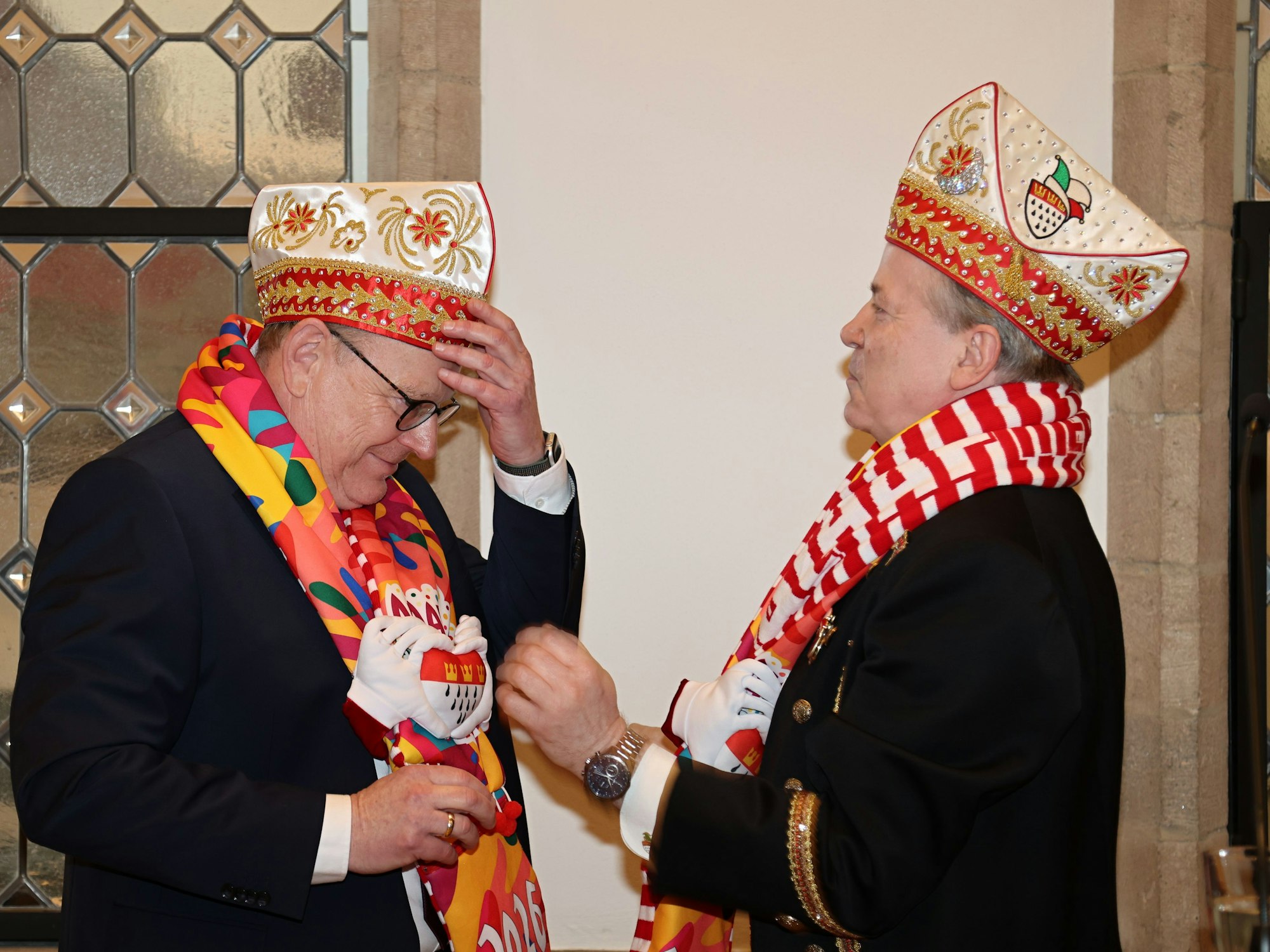 Das designierte Kölner Dreigestirn auf dem Heumarkt.