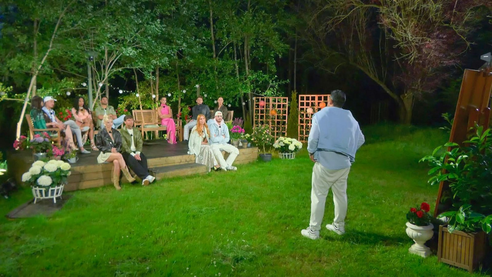 Die abendliche Nominierung wird wie immer begleitet von Beleidigungen. (Bild: RTL)