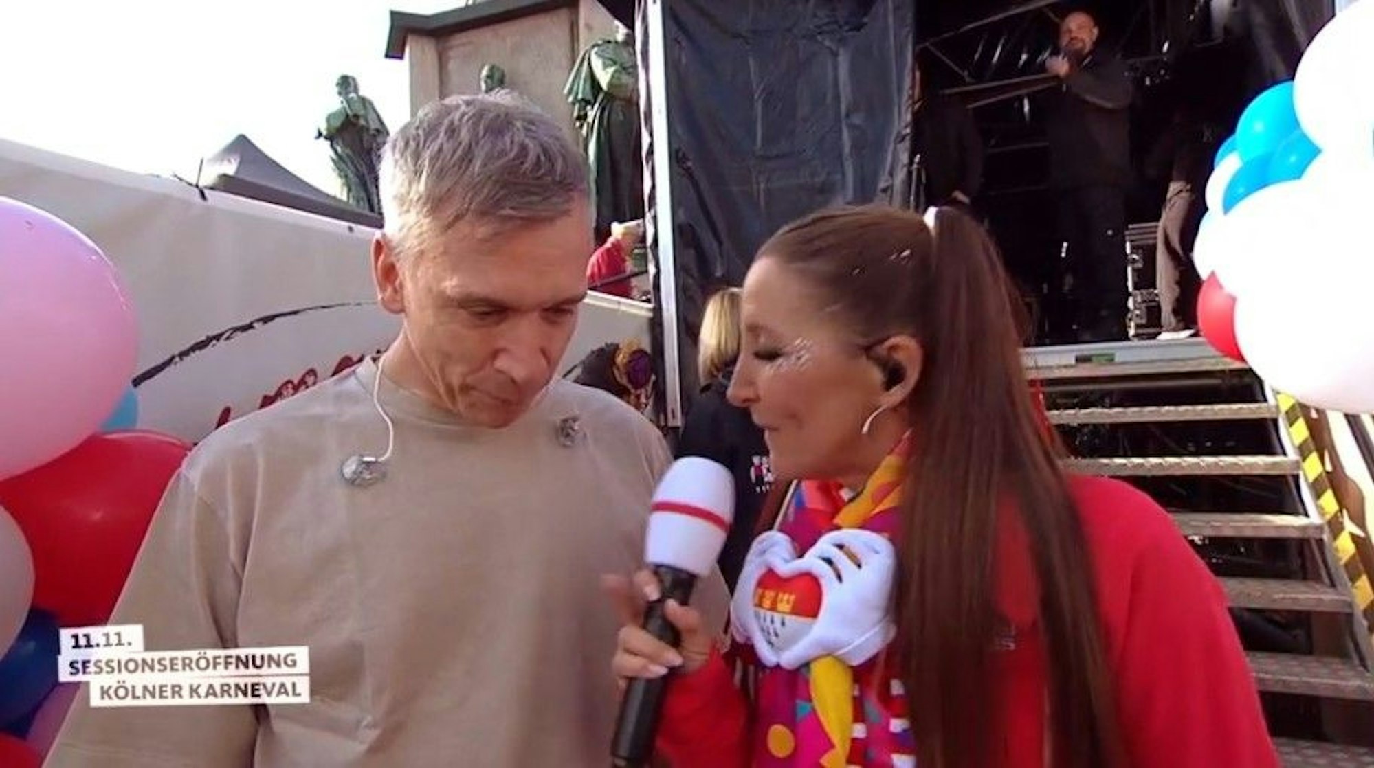 Bastian Campmann im Interview mit Andrea Schönenborn am 11.11.2025 auf dem Heumarkt.