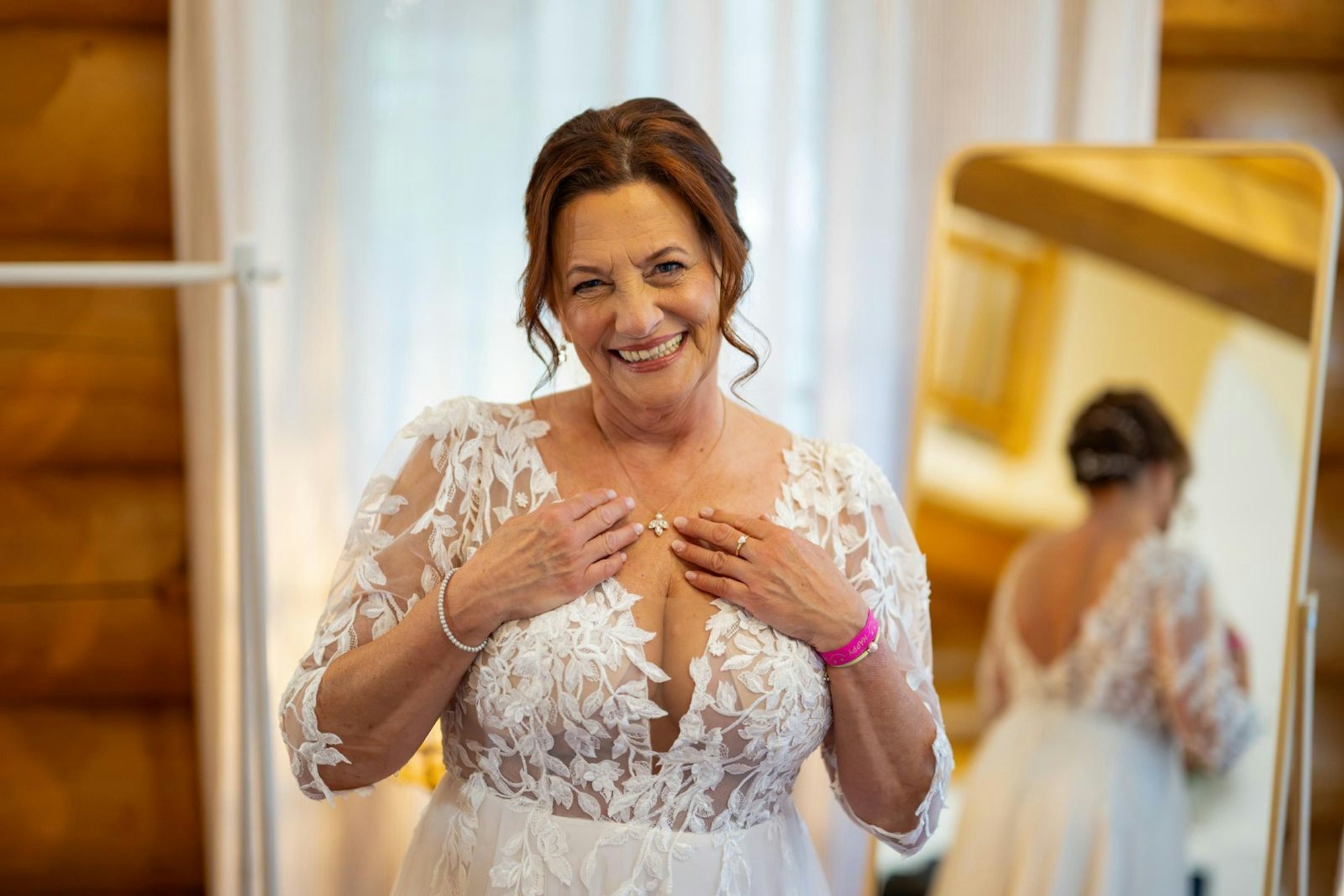 Marén freut sich auf ihren Bräutigam. (Bild: Joyn / Markus Hertrich)