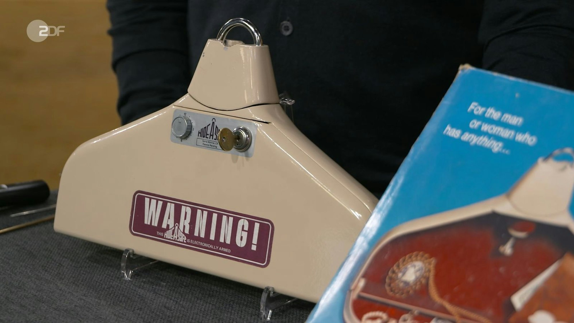 Schon bei der ersten Begutachtung war klar: Hier kommt etwas völlig Abgefahrenes auf den Tisch. (Bild: ZDF)