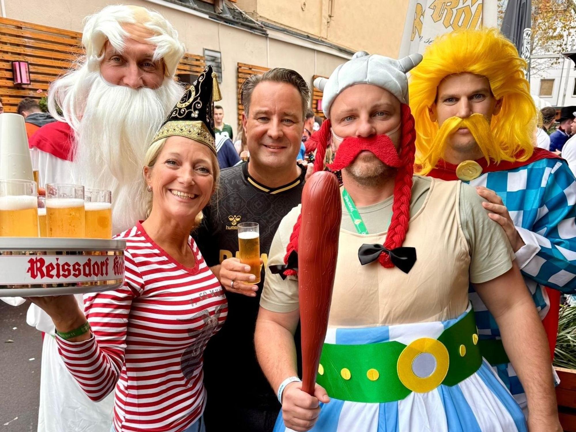 FC-Trainer Lukas Kwasniok als Obelix verkleidet.