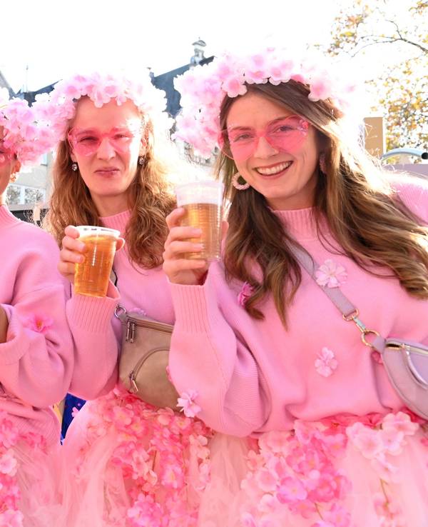 Diese „Pink Ladies“ lassen es in der Altstadt krachen.