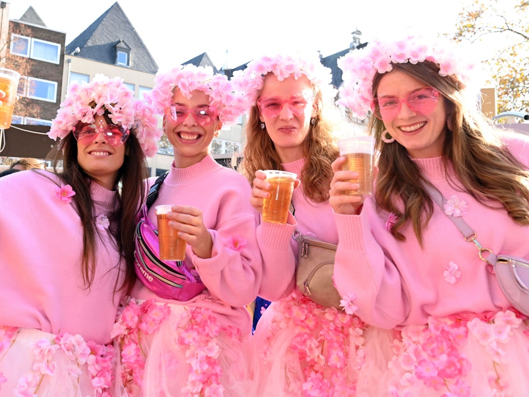 Diese „Pink Ladies“ lassen es in der Altstadt krachen.