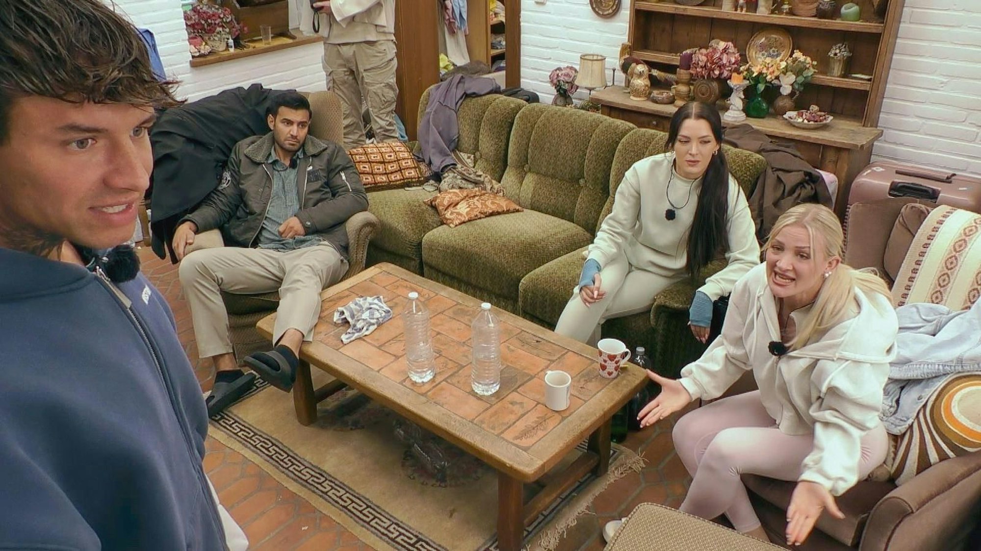 Gruppen-Gezeter: Die Nerven liegen blank. (Bild: RTL)