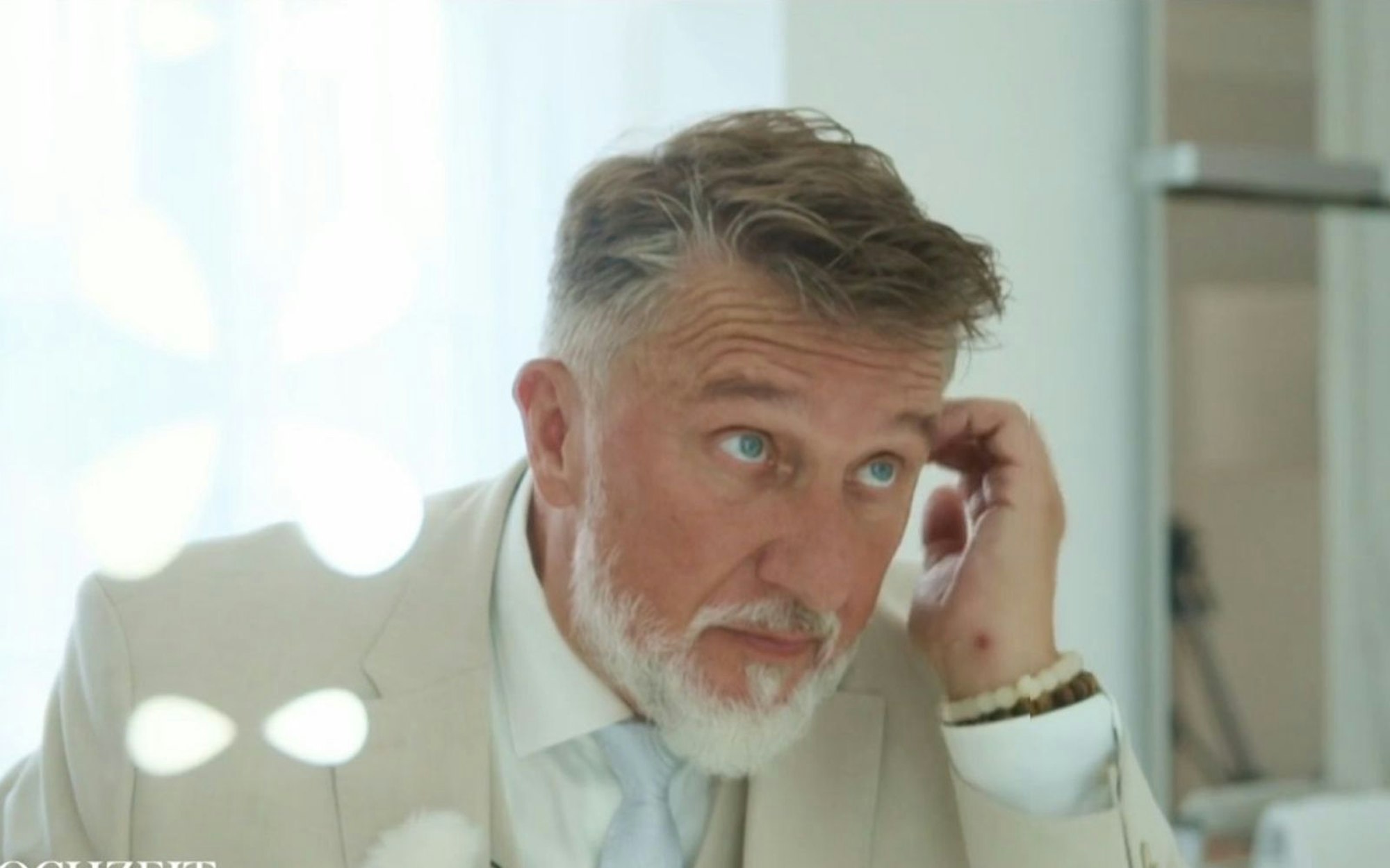 Frank ist gespannt auf seine Braut. (Bild: Joyn)