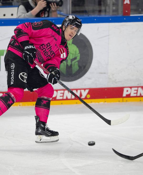 Gregor MacLeod, Stürmer der Kölner Haie, im Spiel gegen Iserlohn.