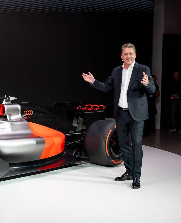 Der Vorstandsvorsitzende des Automobilherstellers Audi, Gernot Döllner, spricht während der Präsentation des Formel-1-Konzeptautos R26 von Audi im Audi Brand Experience Center am Flughafen München.