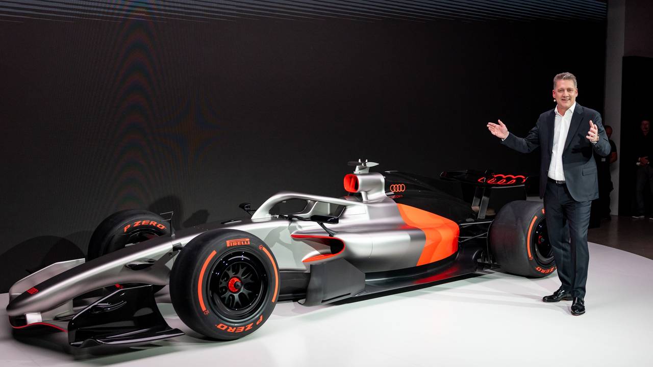 Der Vorstandsvorsitzende des Automobilherstellers Audi, Gernot Döllner, spricht während der Präsentation des Formel-1-Konzeptautos R26 von Audi im Audi Brand Experience Center am Flughafen München.