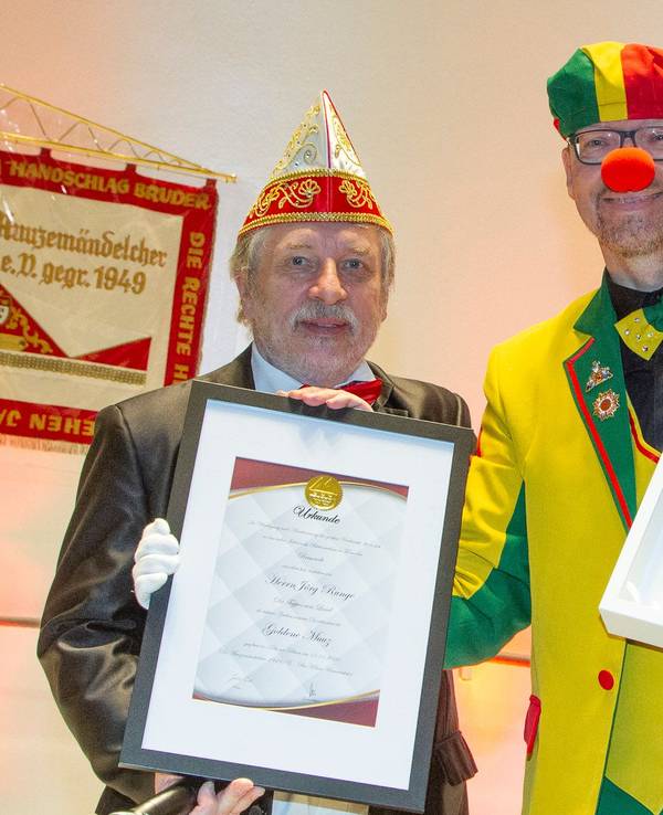 Jörg Runge und Joachim Badura mit den Urkunden.