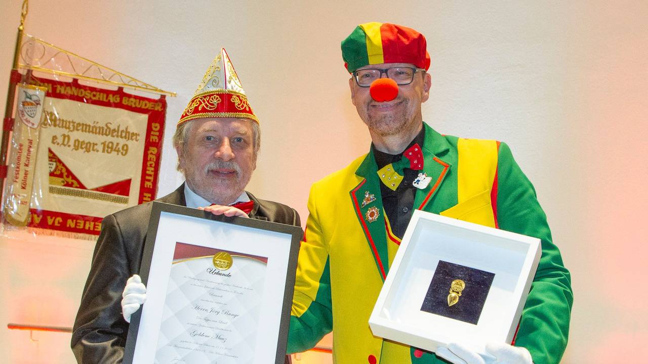 Jörg Runge und Joachim Badura mit den Urkunden.
