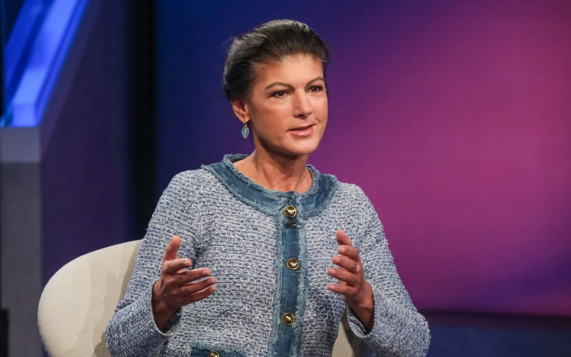 Sahra Wagenknecht betont: „Ich schmeiße nicht hin.“ (Bild: WDR/Oliver Ziebe)