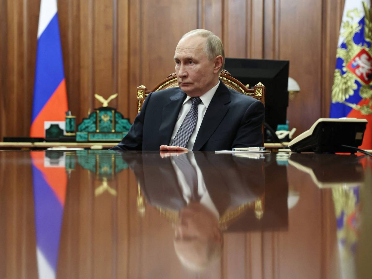 Wladimir Putin hält Mitte November ein Meeting in seinem Büro in Moskau ab. Putin soll drei identisch aussehende Büros haben, aus Sicherheitsgründen, so heißt es in einem Bericht.