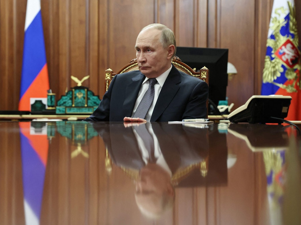 Wladimir Putin hält Mitte November ein Meeting in seinem Büro in Moskau ab. Putin soll drei identisch aussehende Büros haben, aus Sicherheitsgründen, so heißt es in einem Bericht.