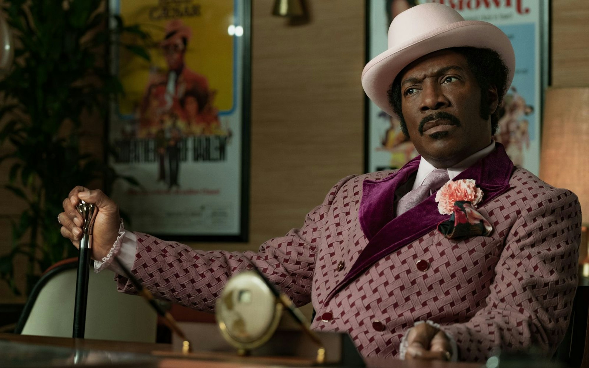 2019 meldete sich Murphy eindrucksvoll zurück: Für seine Darstellung des Komikers Rudy Ray Moore im Netflix-Biopic „Dolemite Is My Name“ (Bild) wurde er für einen Golden Globe nominiert. (Bild: Netflix / Francois Duhamel)