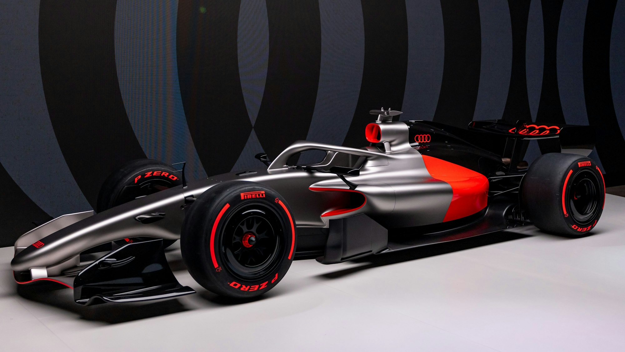 Das Formel-1-Konzeptauto R26 des Automobilherstellers Audi wird im Audi Brand Experience Center am Flughafen München präsentiert.