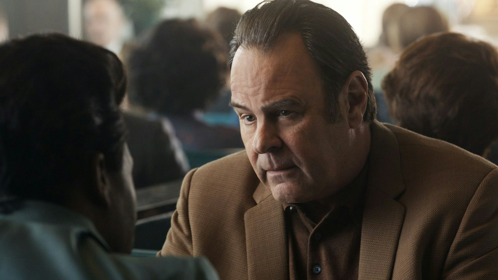 Dan Aykroyd begeisterte nicht nur in zahlreichen Komödien-Hits, sondern immer wieder auch als Charakterdarsteller, etwa als James Browns Manager Ben Bart im Biopic „Get On Up“ (Bild, 2014). (Bild: Universal)
