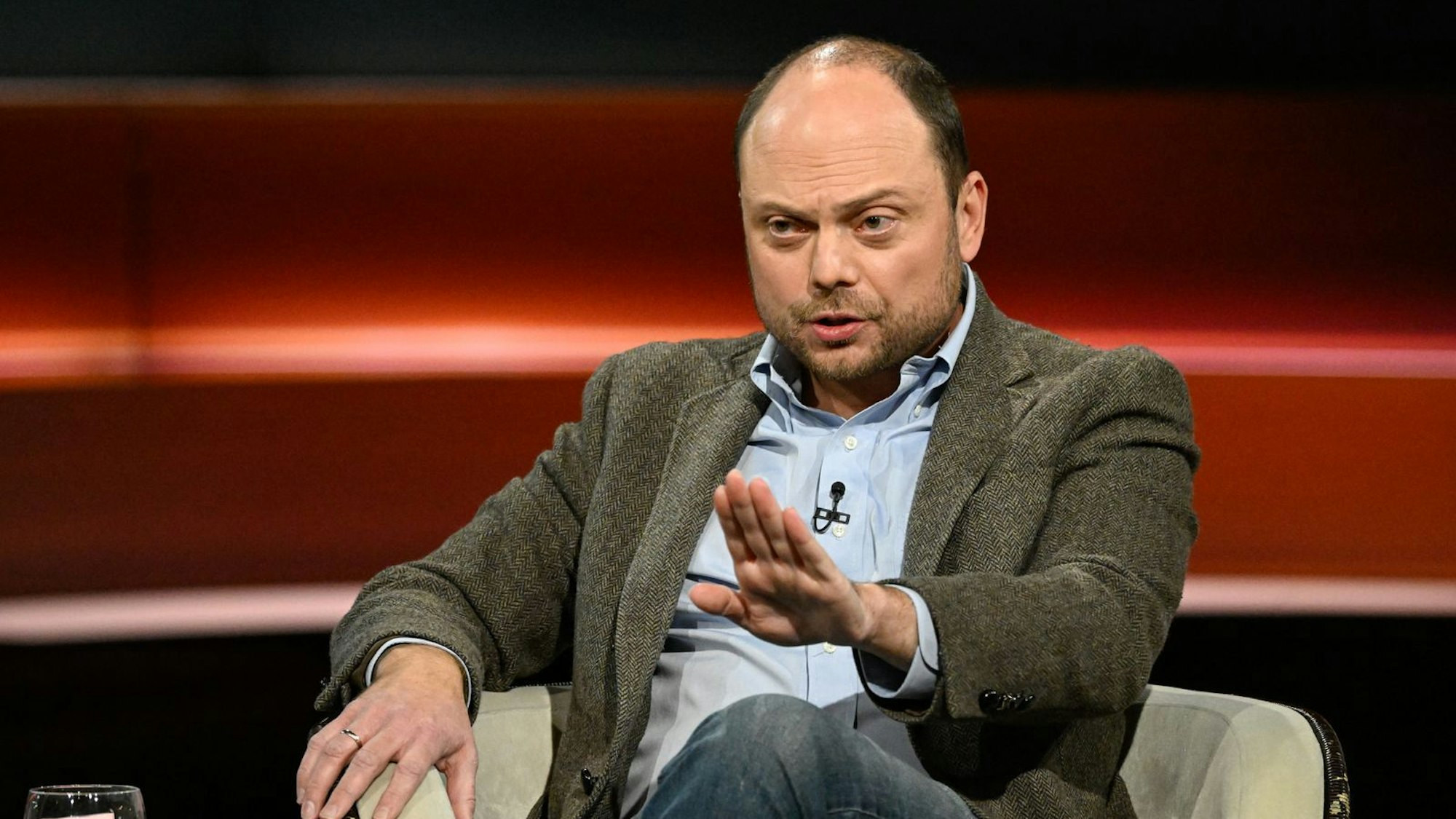 Kremlkritiker Wladimir Kara-Mursa bezeichnete Wladimir Putin als Mörder. (Bild: ZDF / Markus Hertrich)