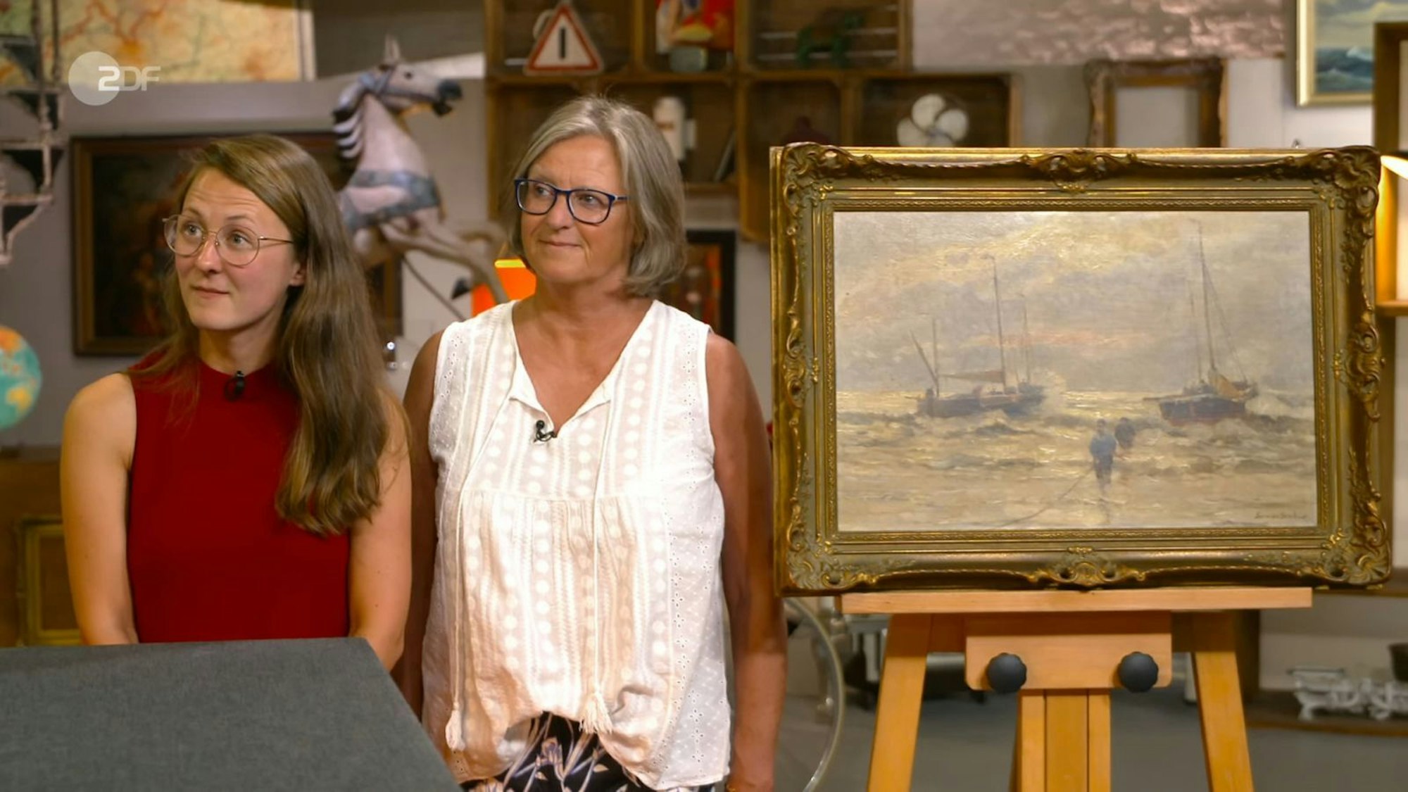 Die grobe Maltechnik von German Grobe gefällt nicht jedem. Antonia und Mutter Annette erhofften sich 1.000 Euro für das Ölgemälde. Bianca Berding bremste auf maximal 800. Sarah Schreiber kaufte das Werk für 650 Euro. (Bild: ZDF)