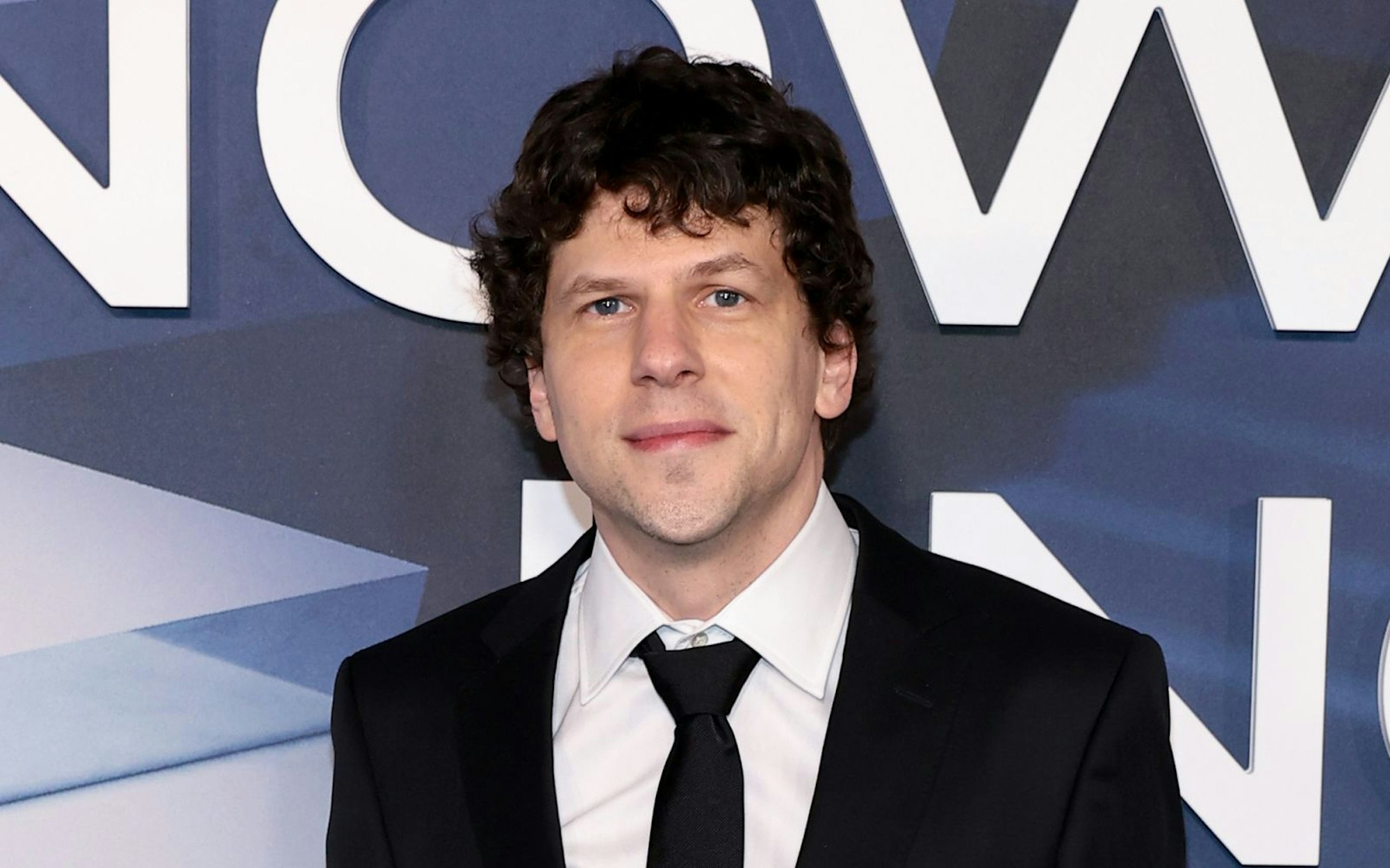 Jesse Eisenberg erinnert sich an intensive Dreharbeiten zu „Die Unfassbaren 3 - Now You See Me“. (Bild: 2025 Getty Images/Dimitrios Kambouris)