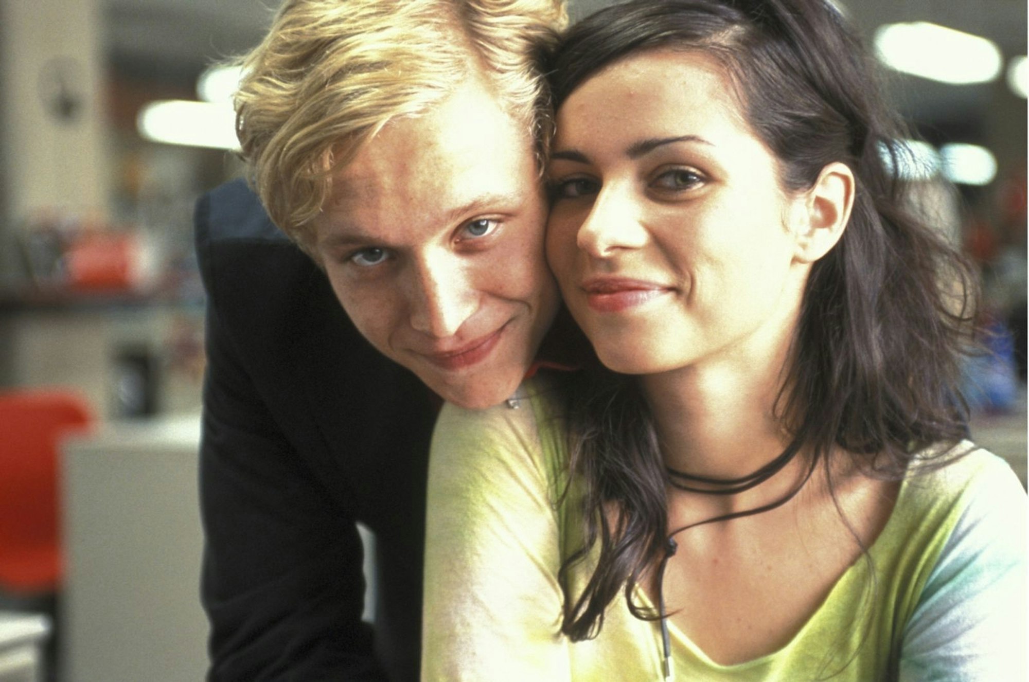 Eine seiner ersten großen Rollen: In der Romanverfilmung „Soloalbum“ spielte Matthias Schweighöfer an der Seite von Nora Tschirner. (Bild: Concorde Filmverleih)